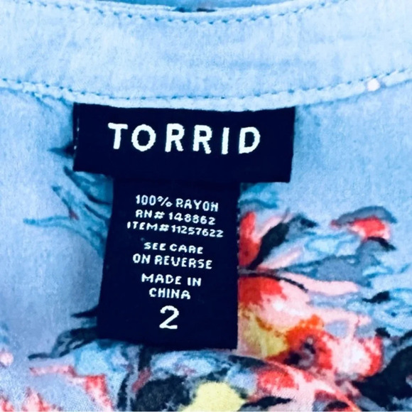 3/$22🩶 Torrid Gray Floral Button Front 3/4 Sleeves Challis Harper Blouse 2 2X - Picture 9 of 11